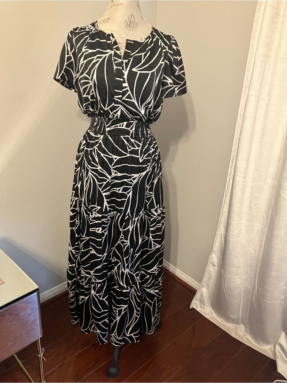 Tahari Black & White Leaf-Print Maxi Dress